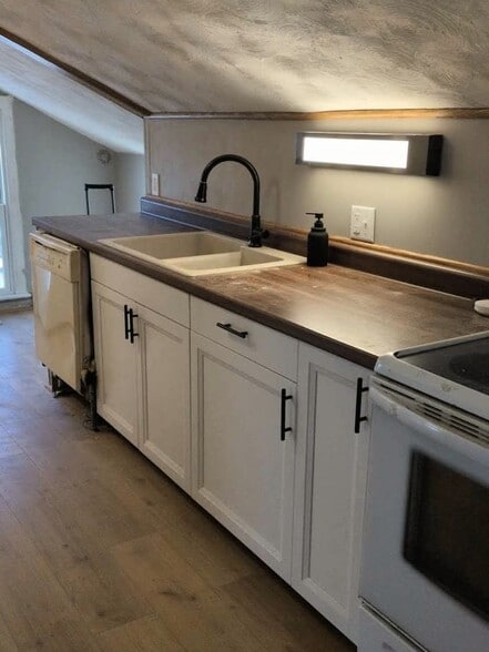 Brand new Kitchen - 327 S Adams St