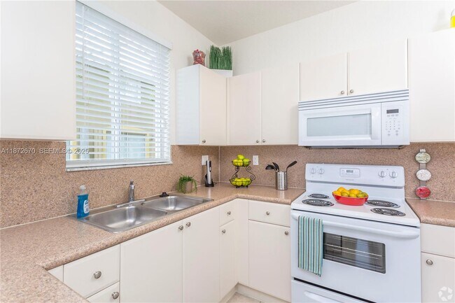 Building Photo - 2467 SE 12th St