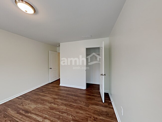 Building Photo - 3562 Huddlestone Ln NE
