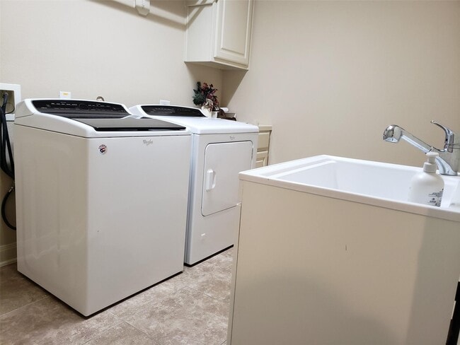 Building Photo - 5402 Valley Country Ln