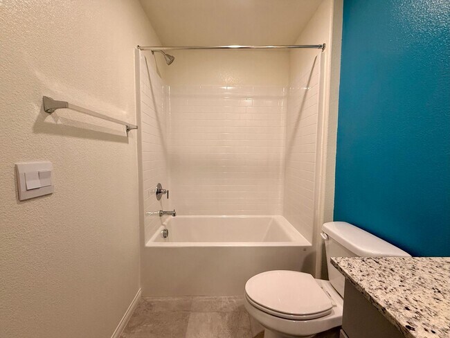 Building Photo - NEVER LIVED IN 4 BED 2.5 BATH 2 CAR GARAGE SINGLE FAMILY HOME FOR RENT!