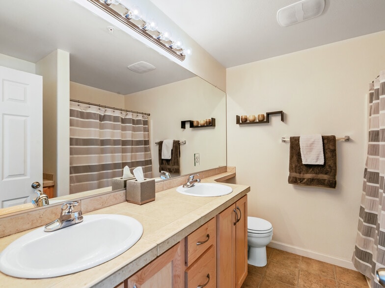 Building Photo - 15350 SW Mallard Dr #103