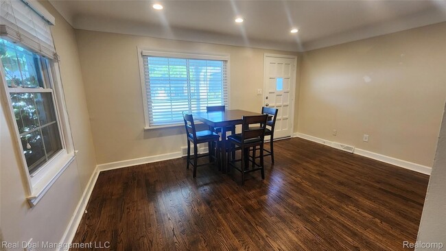 Building Photo - 30066 Brentwood St