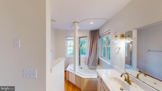 Building Photo - 202 Lakeside Loop