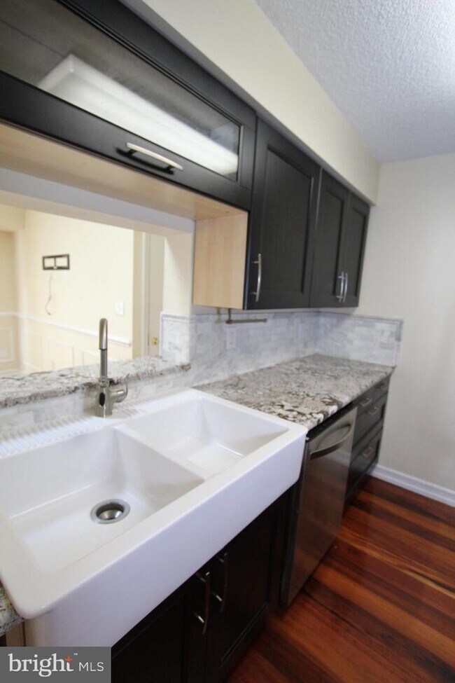 Building Photo - 208 Ravens Crest Dr