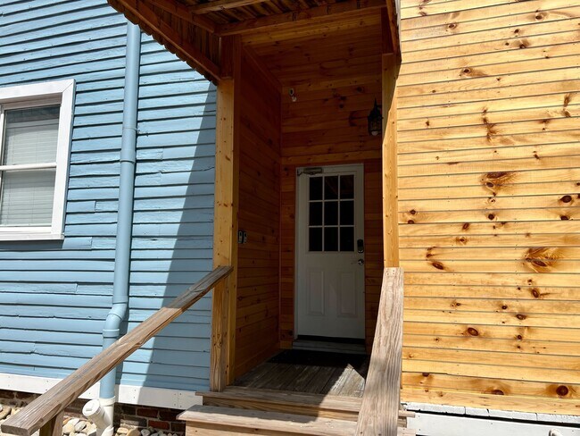 Building Photo - 813 Hall of Fame Dr