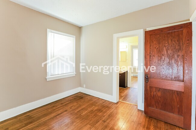 Building Photo - 3123 Fontenelle Blvd