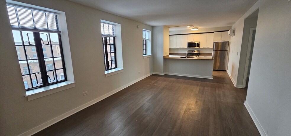 Building Photo - 2857 N Clybourn Ave