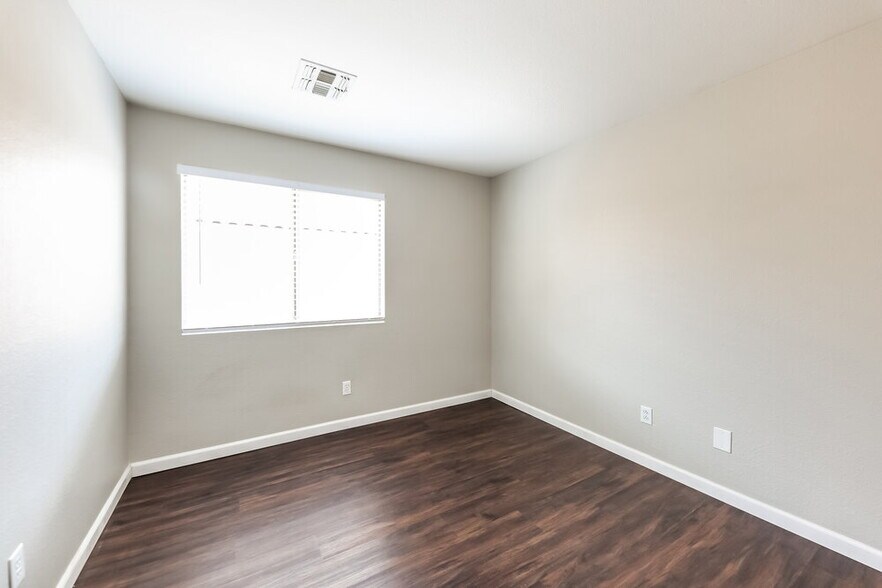 Building Photo - 9246 N 86th Ave