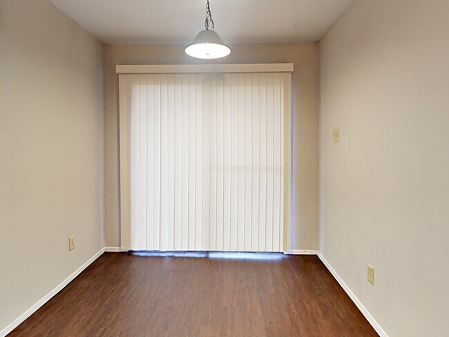 Building Photo - No Application Fee* Plus $250 Off First & ...