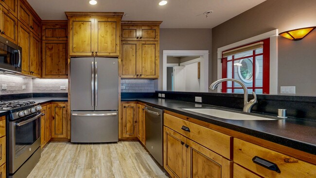 Building Photo - Serene 1 bedroom 1 bath Calistoga Home adjacent to Napa river!