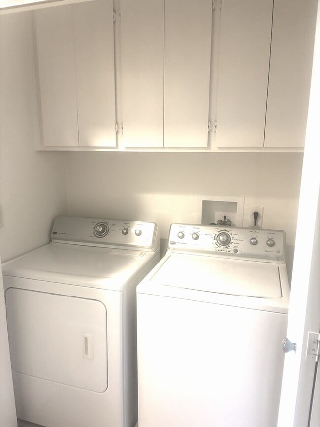 Building Photo - Beautiful 3-Bedroom Condo with Private Out...