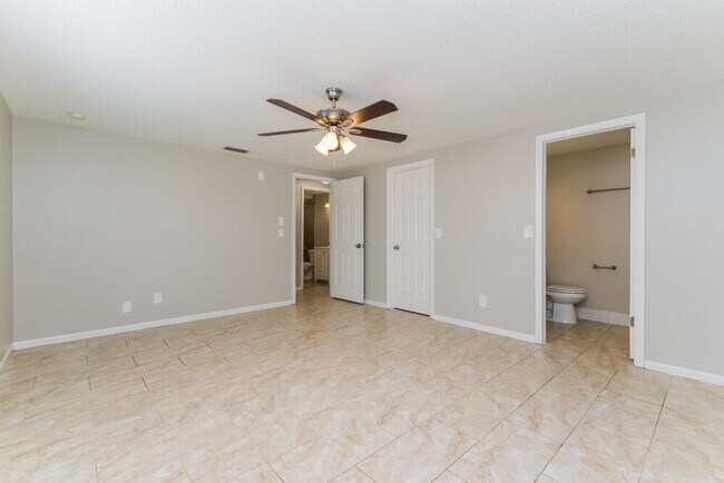 Building Photo - 516 Firefly Ln