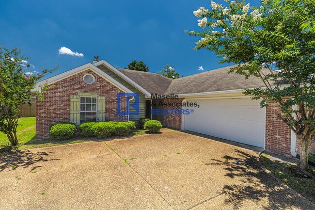Building Photo - 3 Bed/2 Bath Home in Pearl