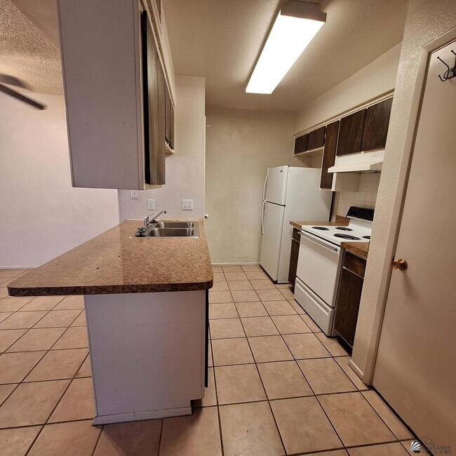 Primary Photo - 1234 W 20th Pl