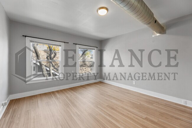 Building Photo - 3325 Victor Pl