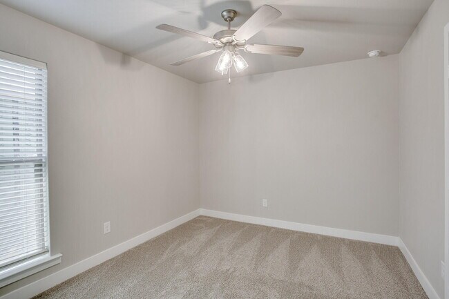 Building Photo - 1905 140th St