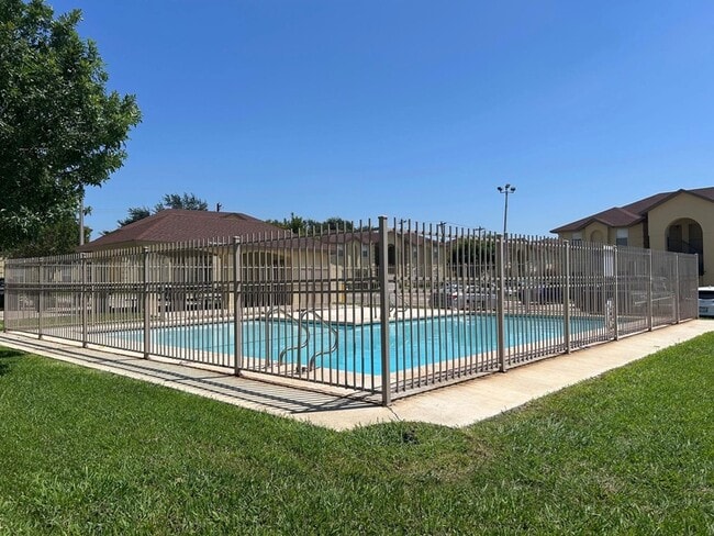 Building Photo - 9804 Cantera Ct
