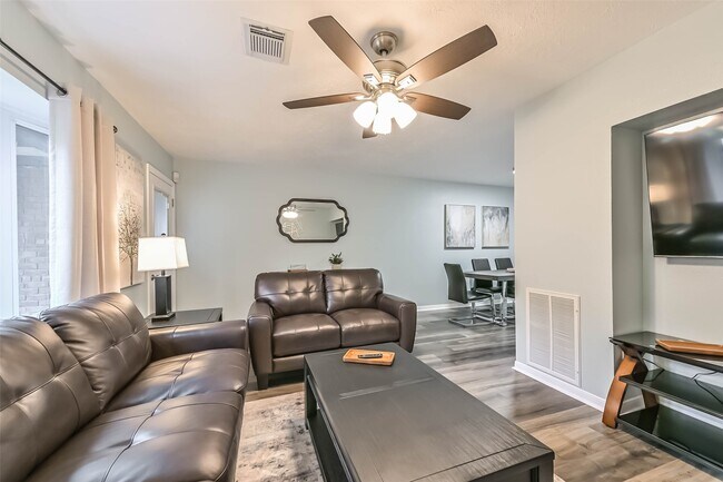 Building Photo - 1415 Ramada Dr