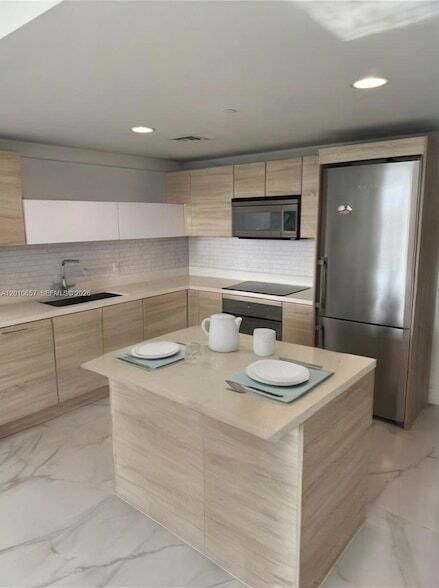 Building Photo - 16385 Biscayne Blvd