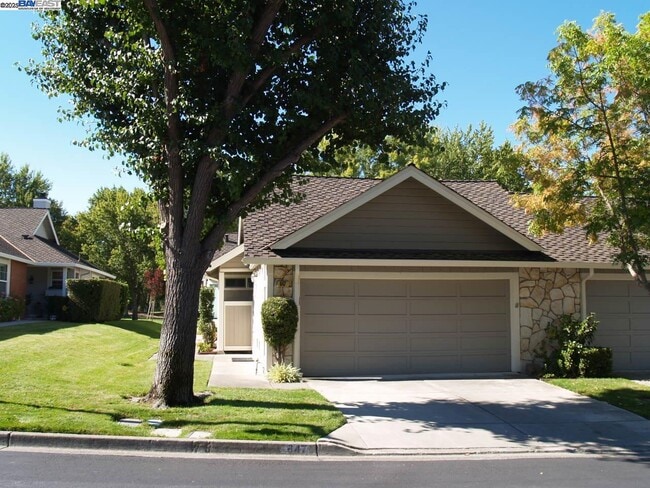 Primary Photo - 647 Doral Dr