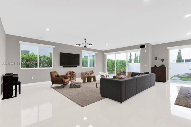 Building Photo - 7535 NW 98th Ave