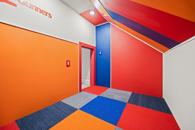 Building Photo - 916 Star of Danube Way