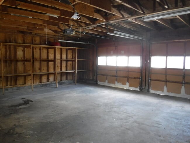 Building Photo - 556 Montana Ave