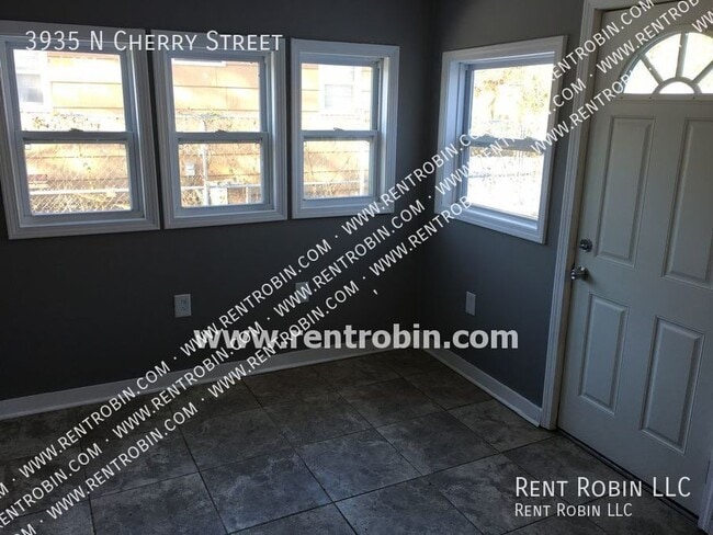 Building Photo - 3935 N Cherry St