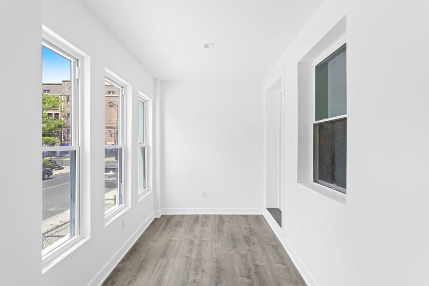 Shared porch (units 1 & 2) - 811 S 56th St