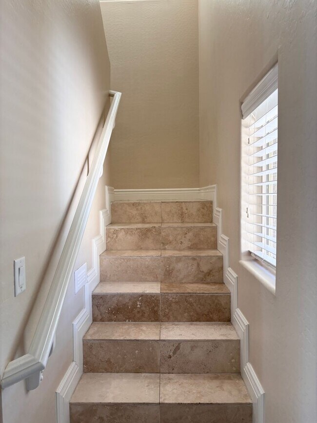 Building Photo - **STUNNING 4 BEDROOM/3 BATHROOM/2 CAR GARAGE/GATED COMMUNITY HOME IN MESA (SOUTHERN & LINDSAY)**