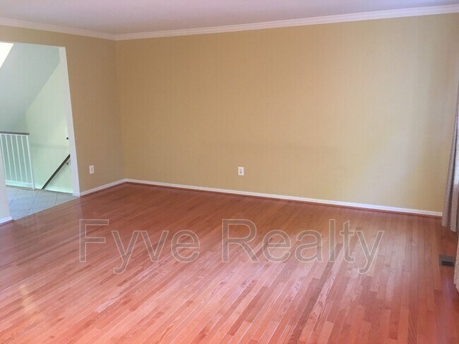 Building Photo - 3166 Borge St
