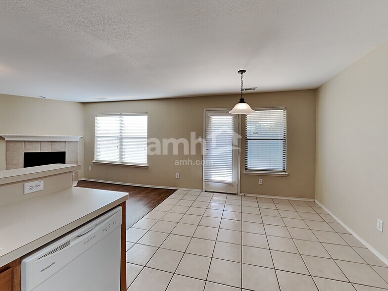 Building Photo - 7232 Lindentree Ln