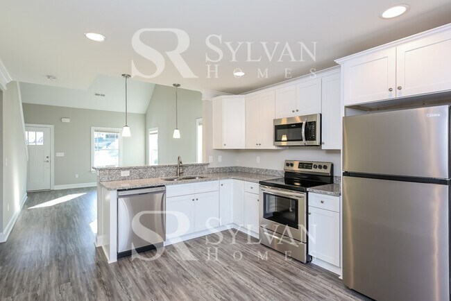 Building Photo - Enjoy living the good life in this 3 bedroom, 2.5 bathroom home