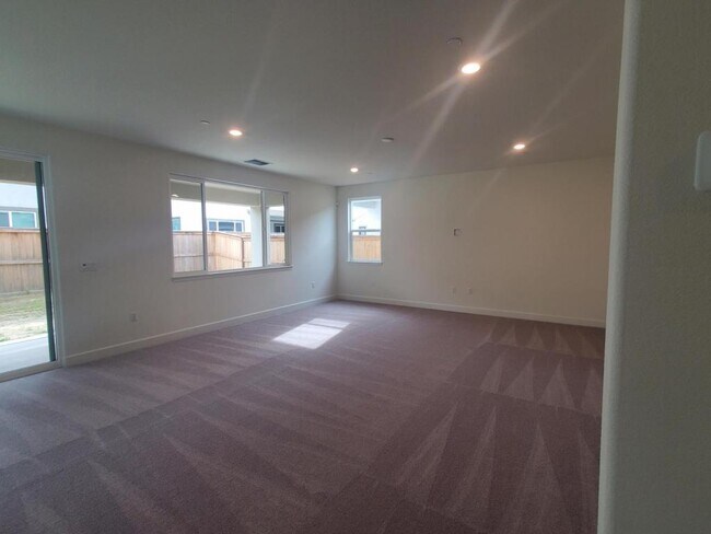 Building Photo - 5948 Rosalee St