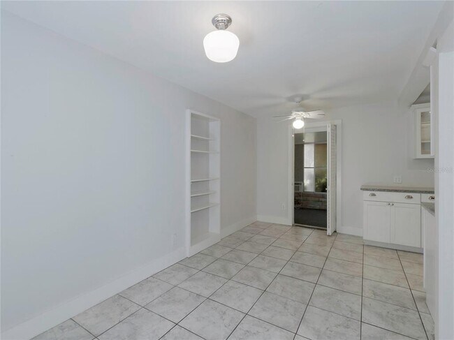 Building Photo - 2808 Clinton St S