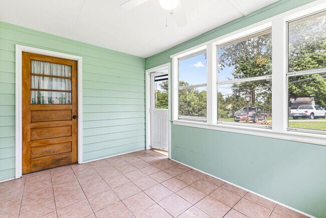 Building Photo - Remodeled 3-bedroom, 1-bath ranch with Attached Garage & Full Basement