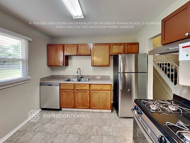 Building Photo - 6899 Meadowbrook Ln
