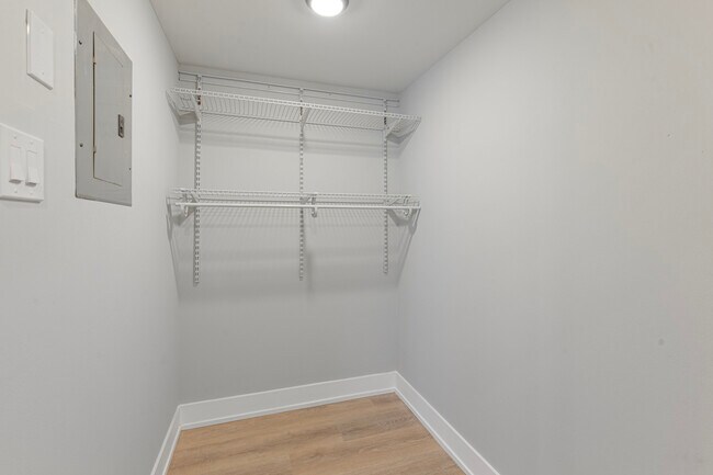 Building Photo - 1634 W Howard St