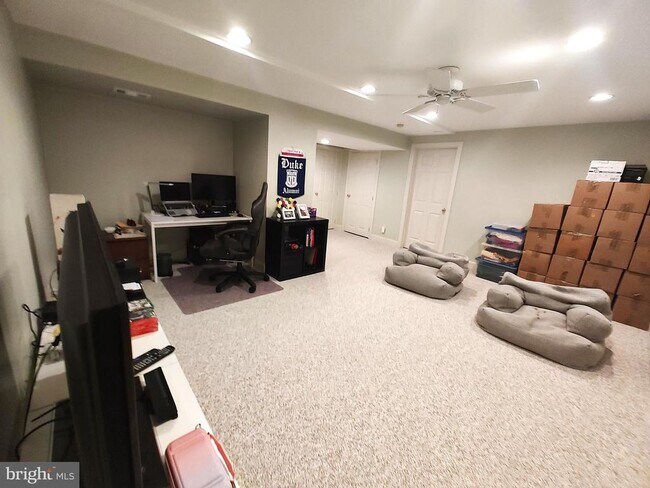 Building Photo - 110 Canterbury Ln