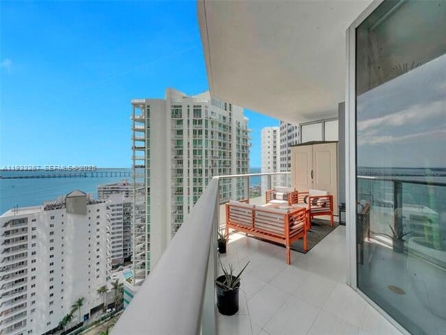 Building Photo - 1300 Brickell Bay Dr
