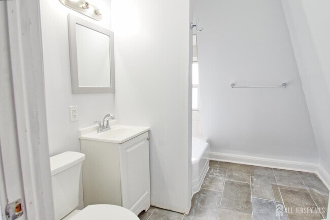 Building Photo - 1076 Fulton St