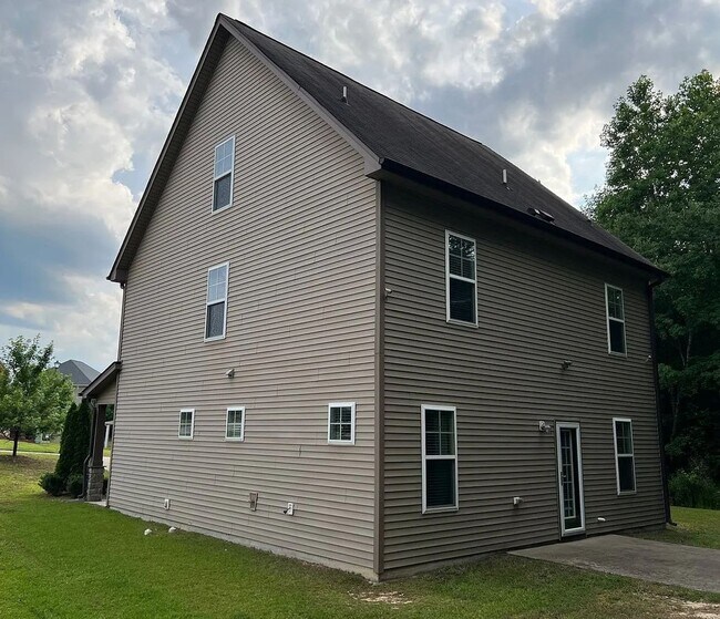 Building Photo - 44 Salisbury Ln