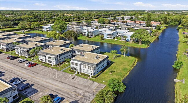 Building Photo - 384 Saxony Trail