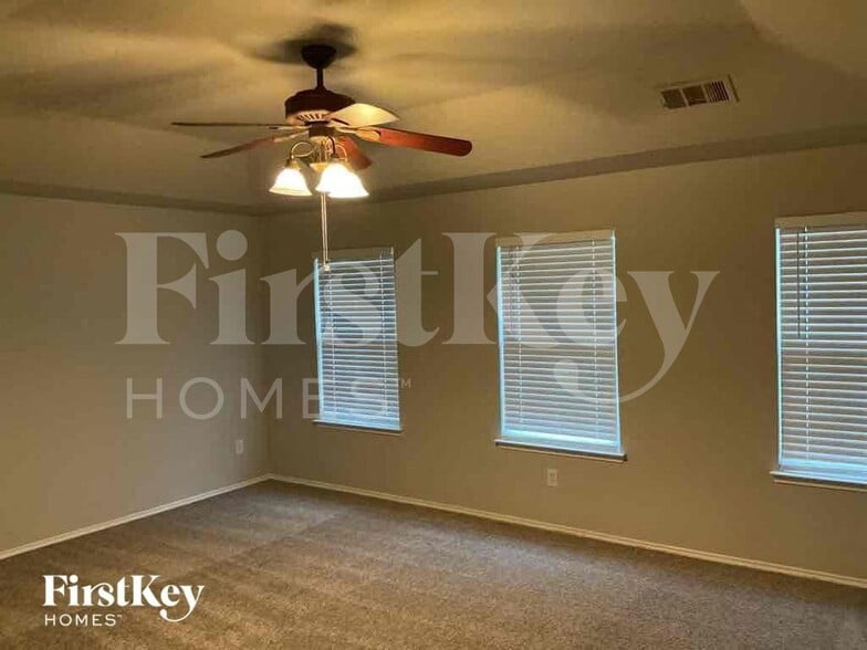 Building Photo - 3605 Smoketree Dr
