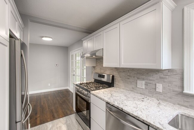 Building Photo - 1020 S 55th St