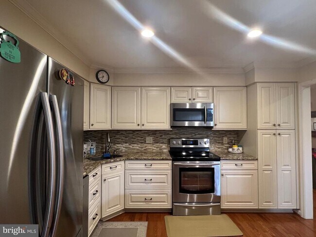 Building Photo - 202 Essex Ct