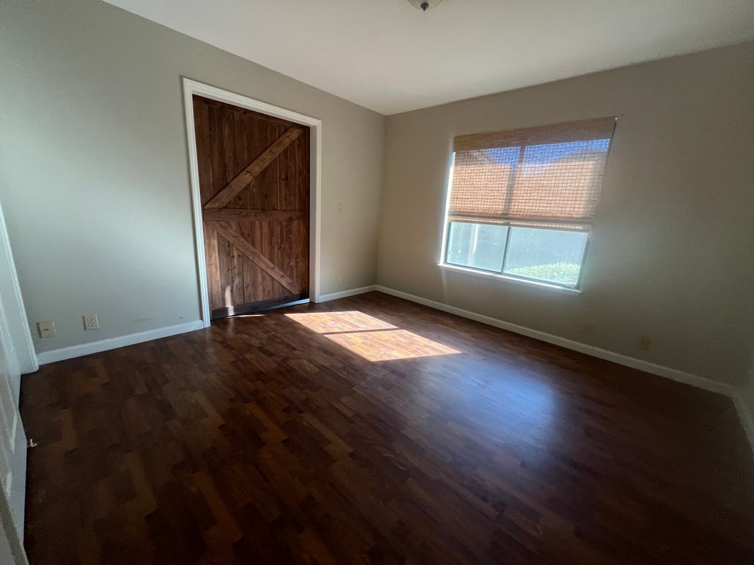 Building Photo - 2520 Beatrice Ln