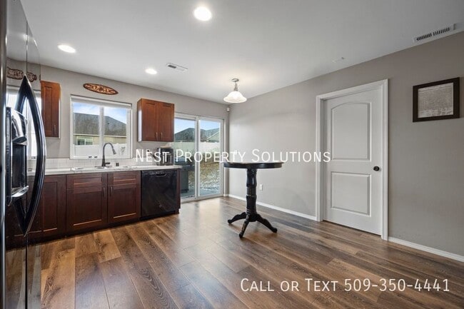 Building Photo - 413 S Trillium Wy
