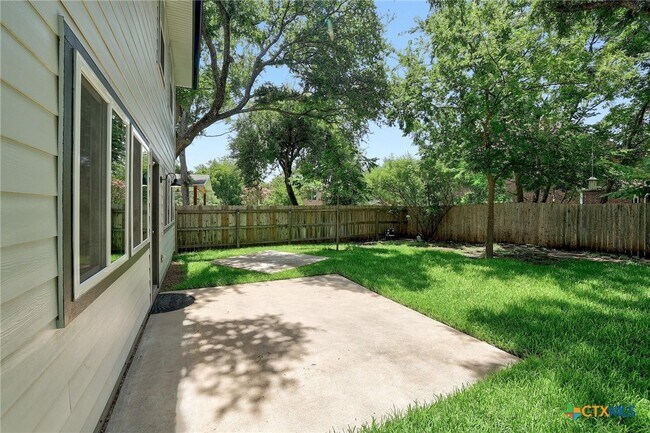 Building Photo - 703 Ivy Ct